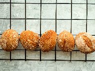 Рецепта Безглутенови хлебчета с елда, ленено семе, кашу и сусам (с бакпулвер, без мая)